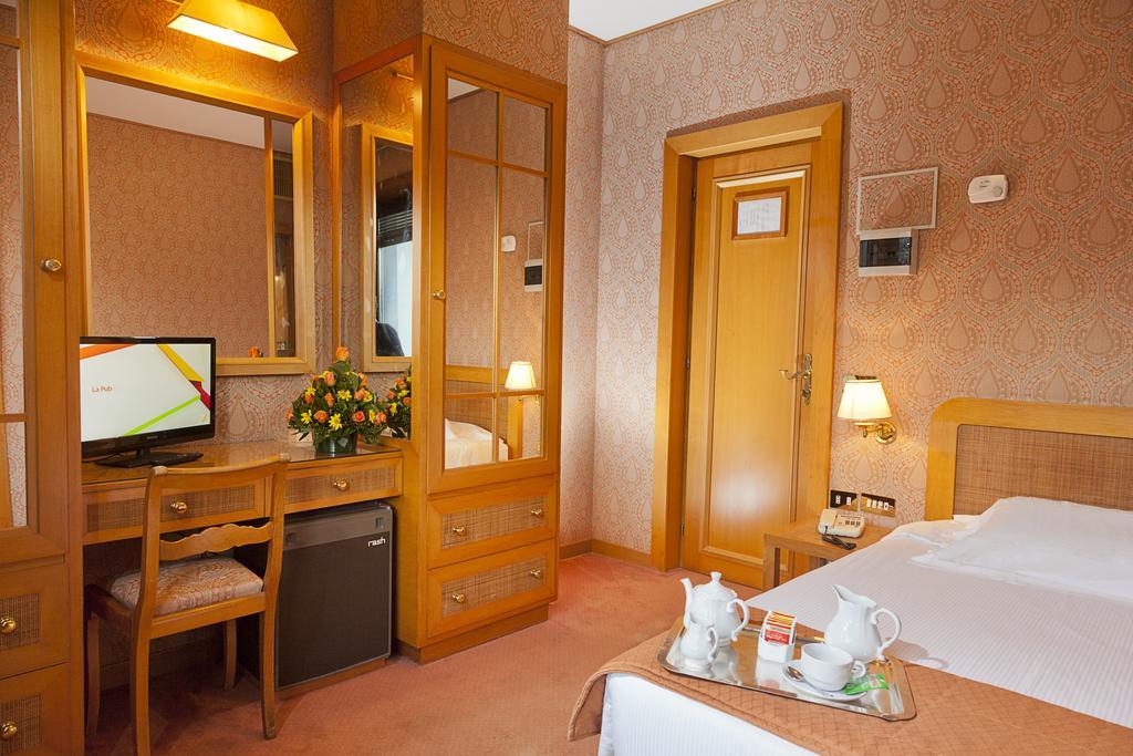 Polo Hotel Рим Екстериор снимка