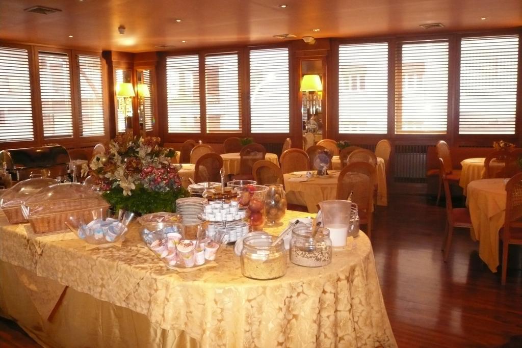 Polo Hotel Рим Екстериор снимка