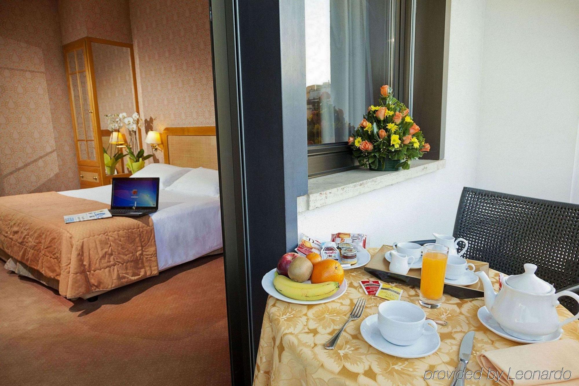 Polo Hotel Рим Екстериор снимка
