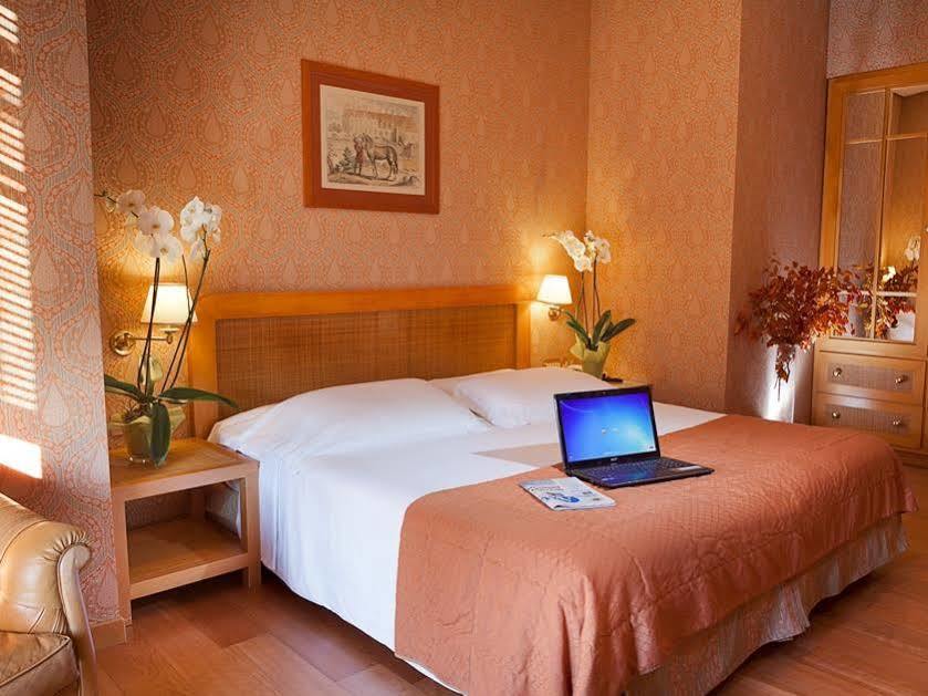 Polo Hotel Рим Екстериор снимка